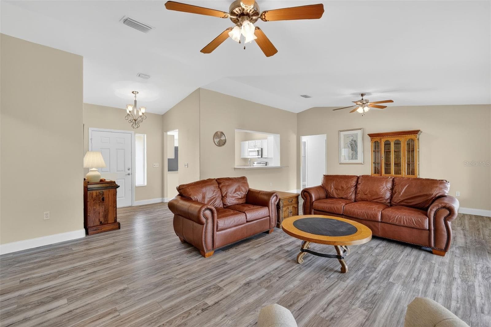 Single Family Residence at 13811 SE 85TH CIR, SUMMERFIELD, photo 8 of 31