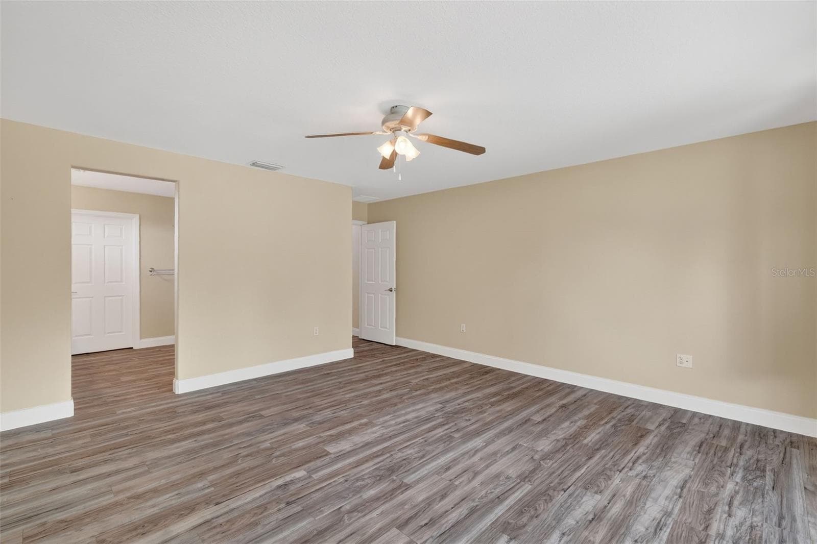 Primary suite looking toward bath - 13811 SE 85TH CIR, SUMMERFIELD