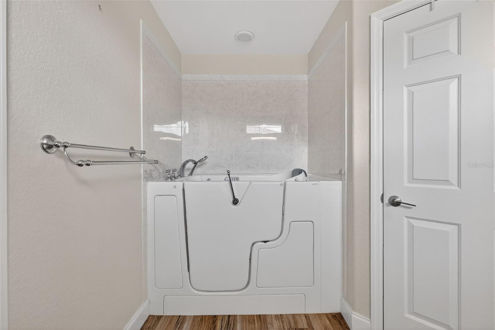 Newly installed walk-in tub - 13811 SE 85TH CIR, SUMMERFIELD