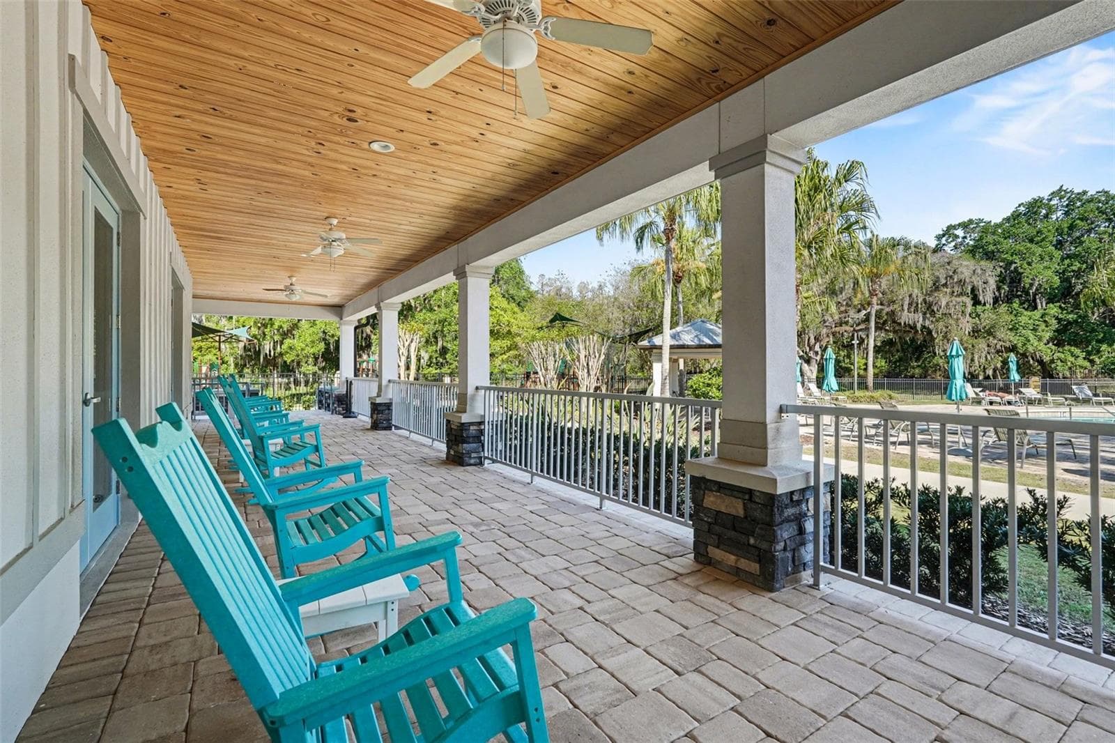 Single Family Residence at 19206 BRIARBROOK DR, TAMPA, photo 36 of 39