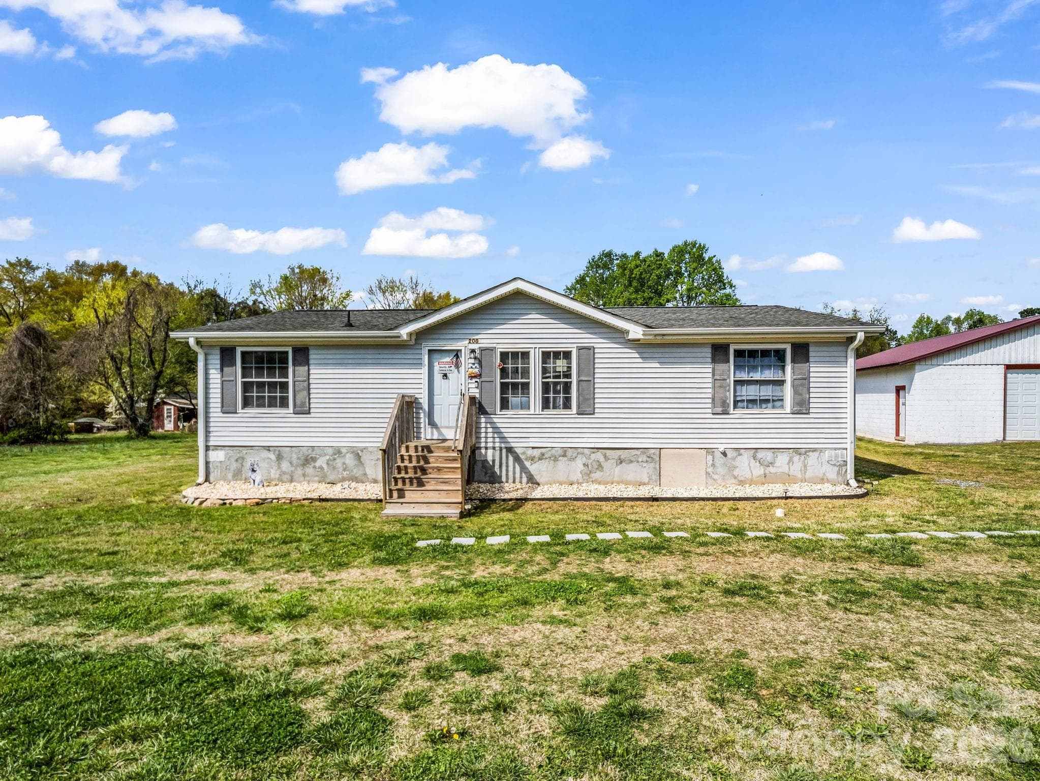 Single Family Residence at 208 Oak Drive, Shelby, photo 4 of 45