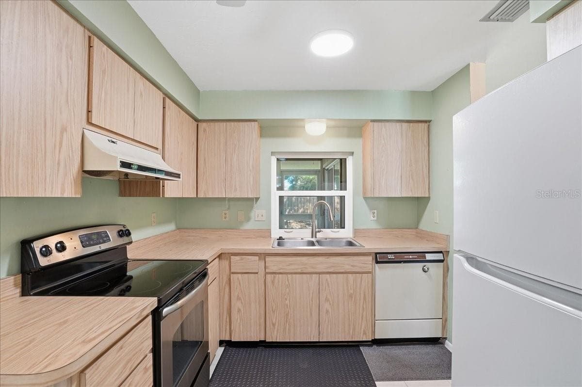 Villa at 3759 COLLINS ST #711, SARASOTA, photo 6 of 26