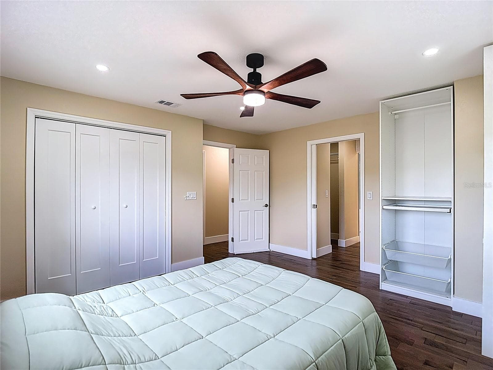 Primary bedroom - 216 CORBETT RD, LITHIA