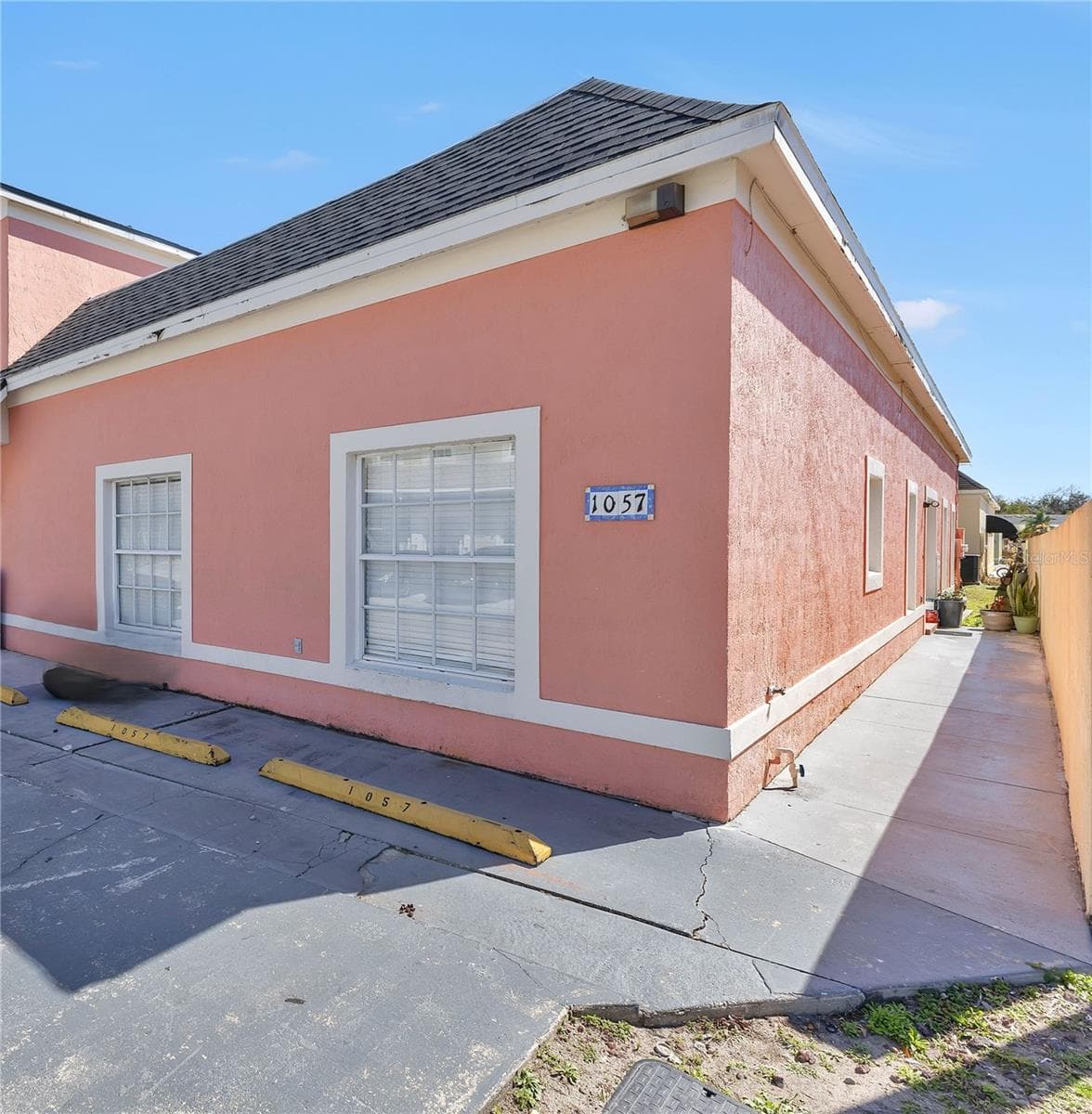 Townhouse at 1057 UNIVERSAL REST PL, KISSIMMEE, photo 3 of 36