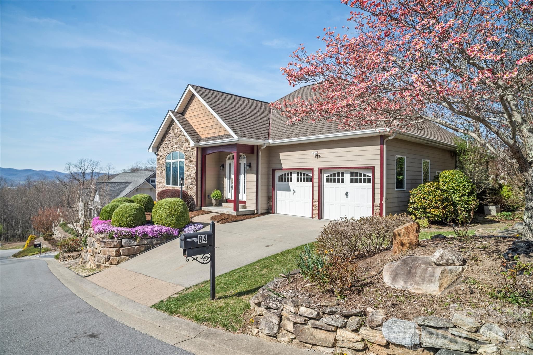 Single Family Residence at Hendersonville, photo 2 of 47