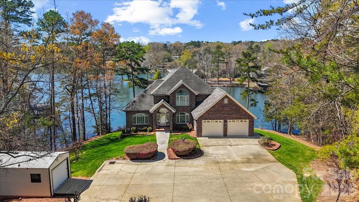 704 Shoreline Drive