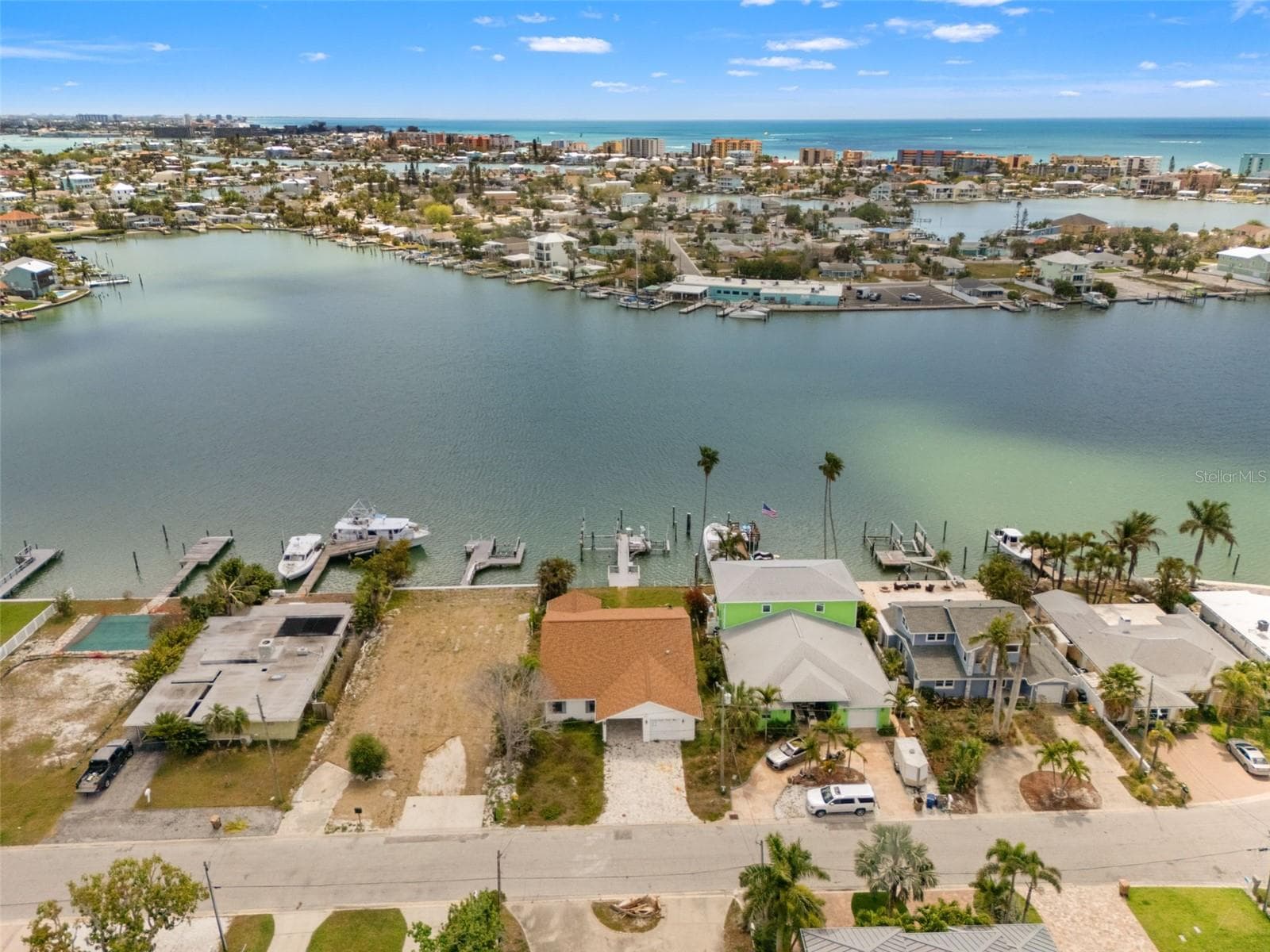 811 BAY POINT DR