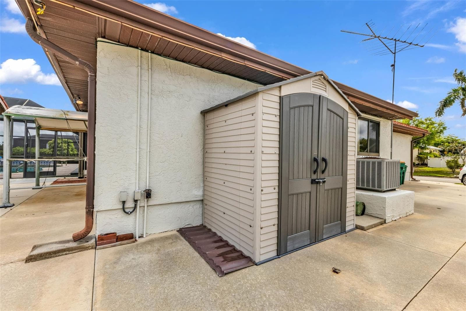 Storage shed - 238 FRY TER SE, PORT CHARLOTTE