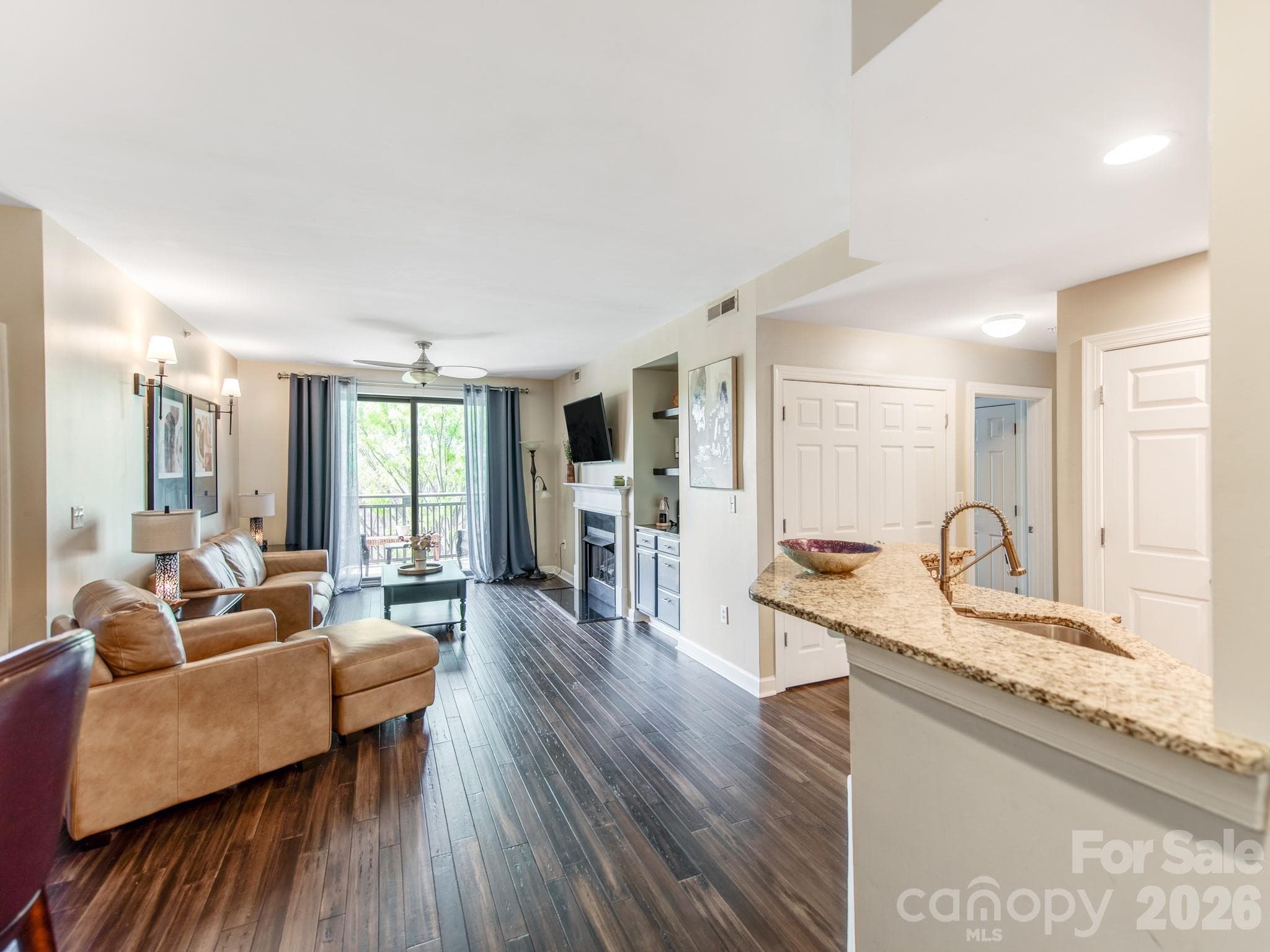 updated condo w/ newer flooring - Charlotte