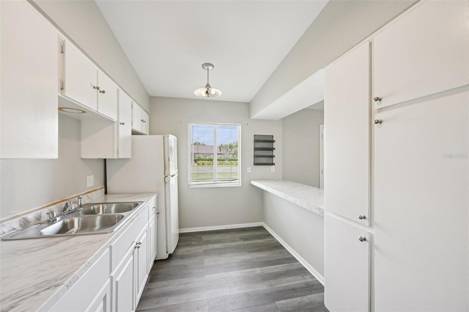 Townhouse at 1010 N PEBBLE BEACH BLVD, SUN CITY CENTER, photo 9 of 44