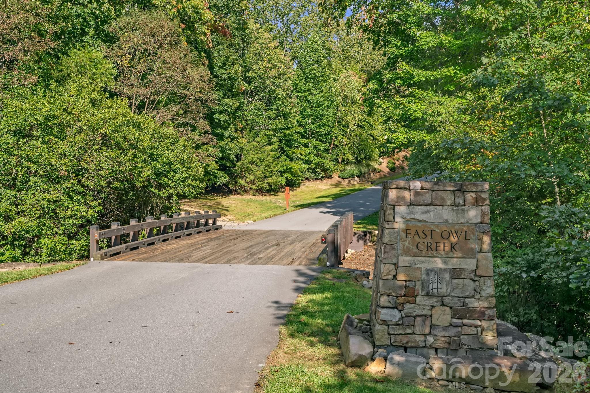 Single Family Residence at 25 E Owl Creek Lane, Fairview, photo 2 of 46