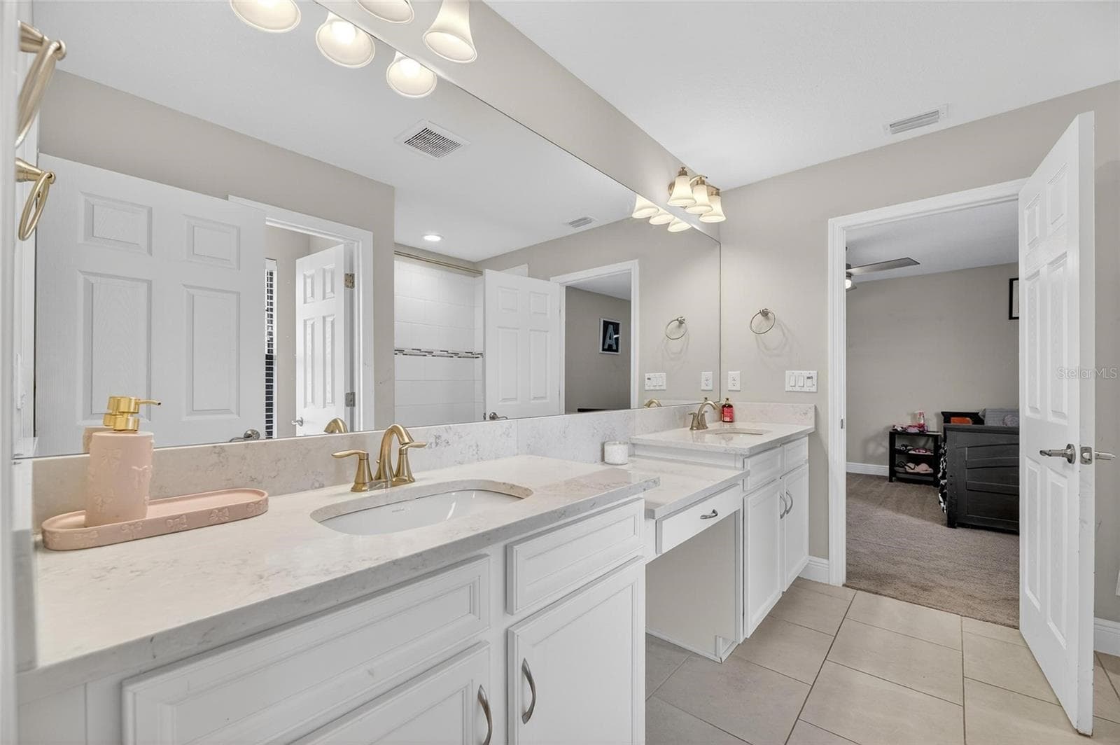 Single Family Residence at 12444 HORSESHOE BEND DR, LITHIA, photo 43 of 89