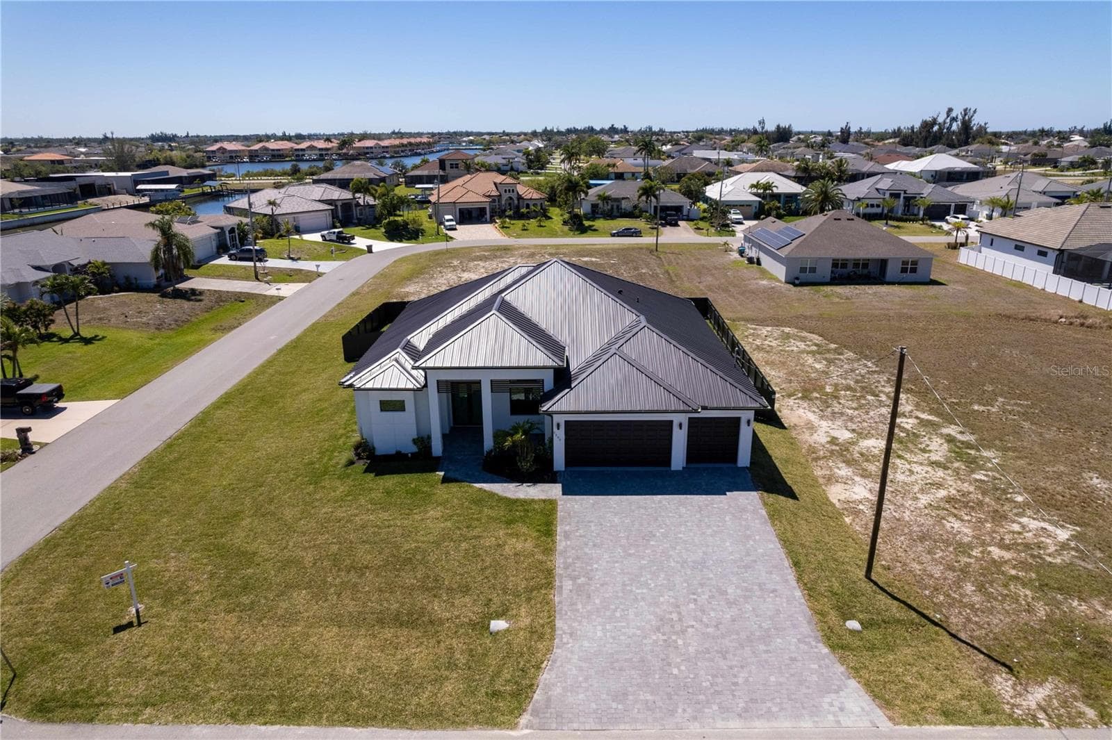 Secure your place in SWFL Paradise & build equity early! - 3300 NW 1ST TER, CAPE CORAL
