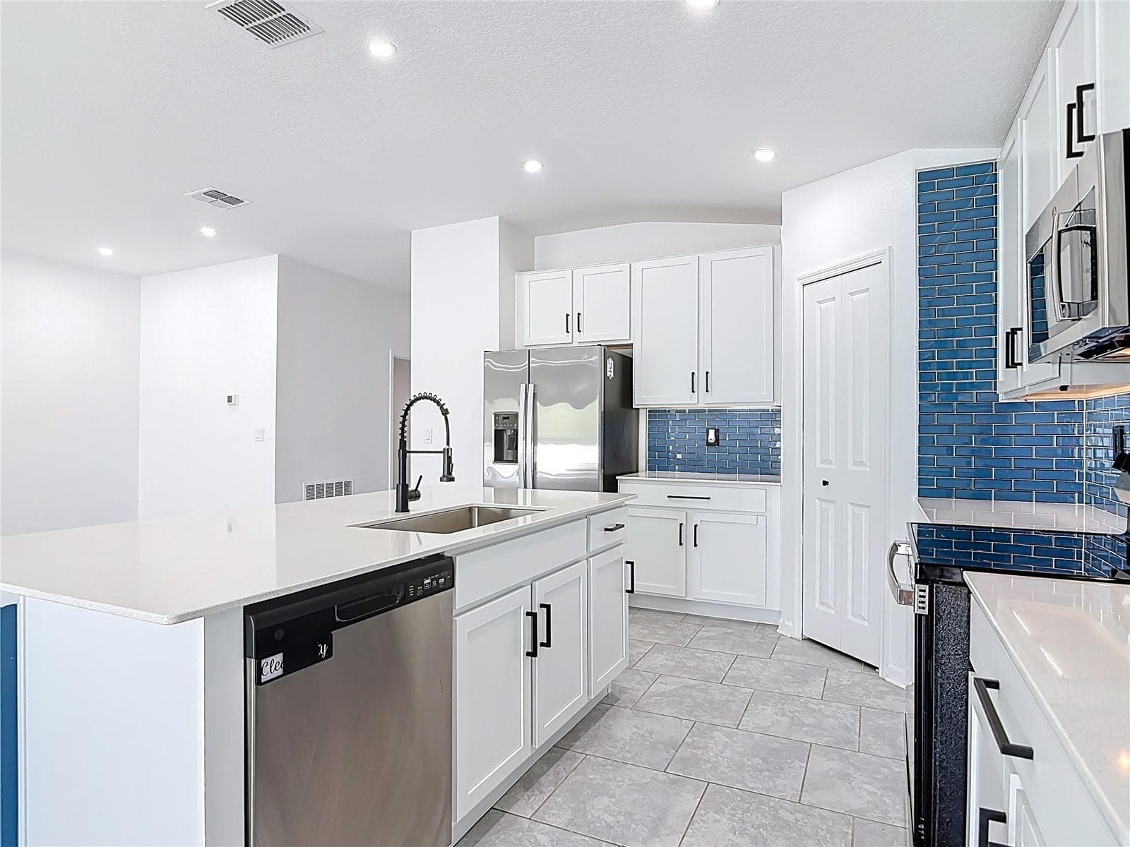 Single Family Residence at 1312 PEACH CREEK DR, OSTEEN, photo 14 of 62
