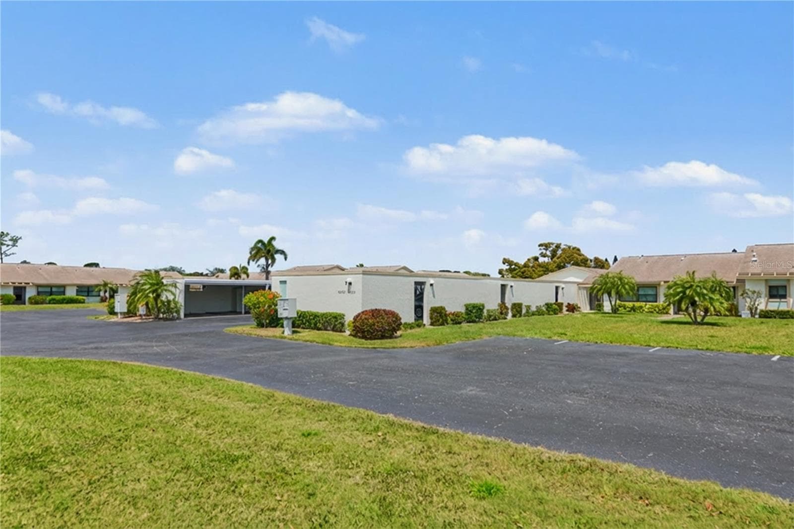 Plenty of guest parking - 6220 29TH AVE W #6220, BRADENTON