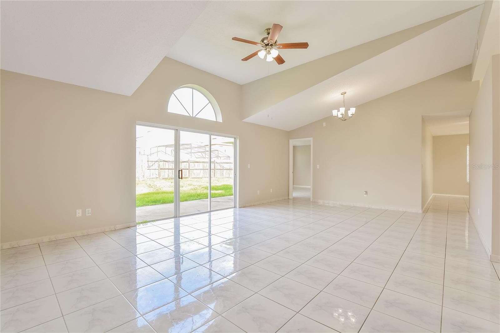 Single Family Residence at 1515 WOOD VIOLET DR, ORLANDO, photo 2 of 15