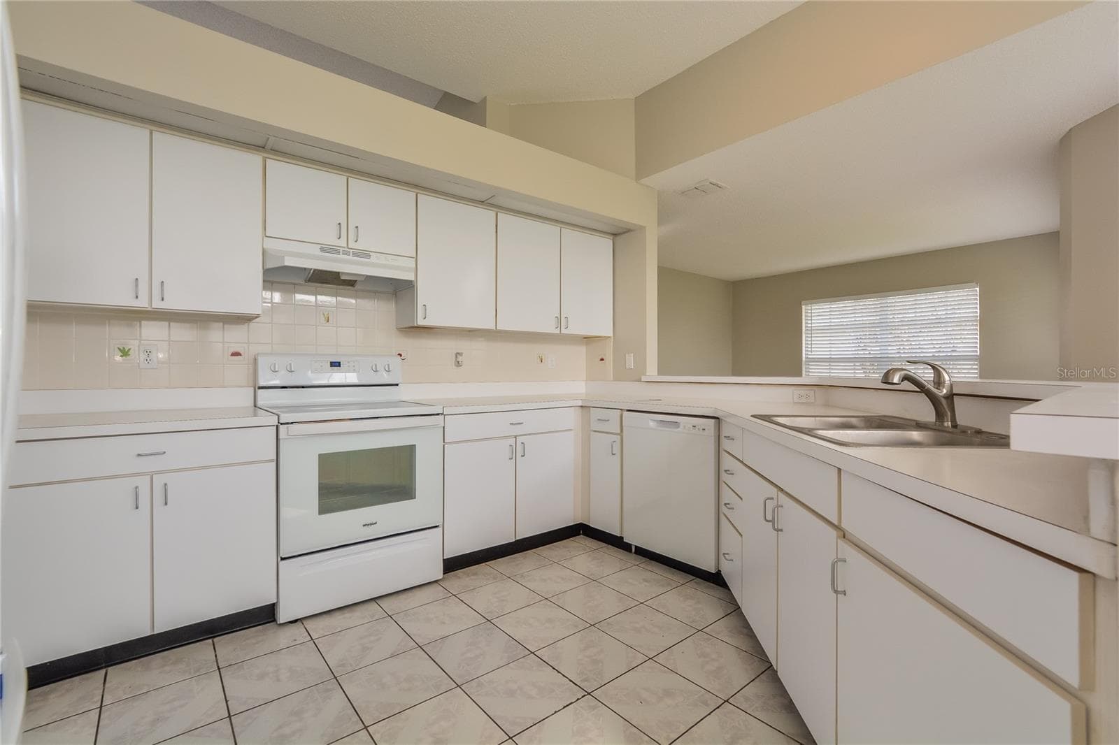 Single Family Residence at 1515 WOOD VIOLET DR, ORLANDO, photo 7 of 15