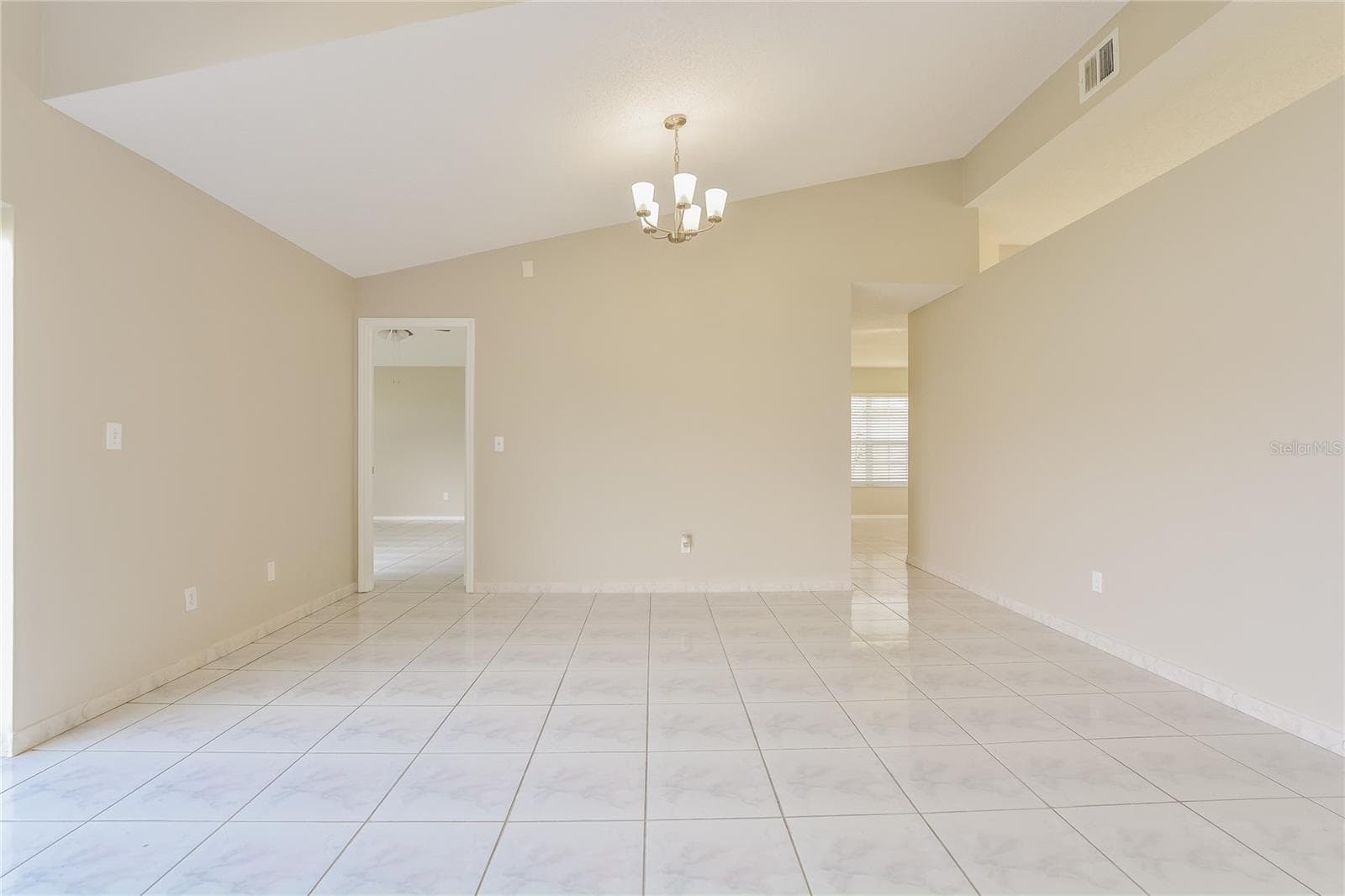 Single Family Residence at 1515 WOOD VIOLET DR, ORLANDO, photo 9 of 15