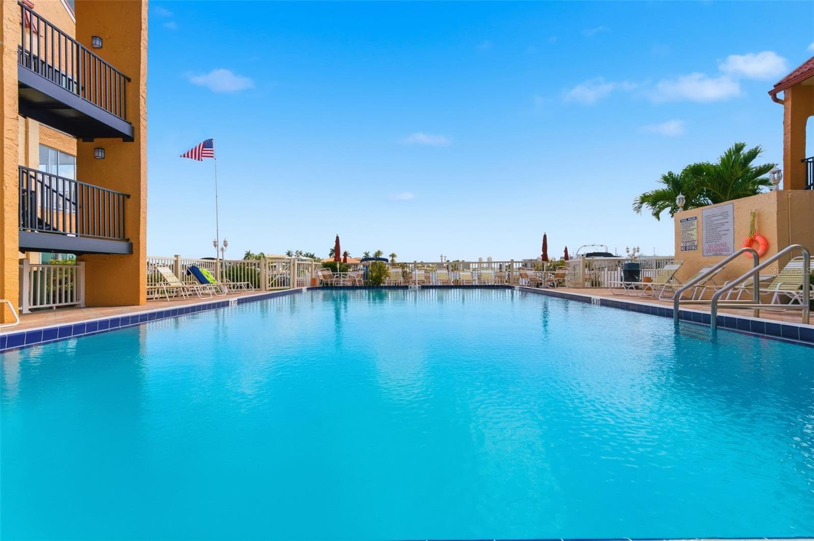 a delighful pool - 8901 BLIND PASS RD #127, ST PETE BEACH