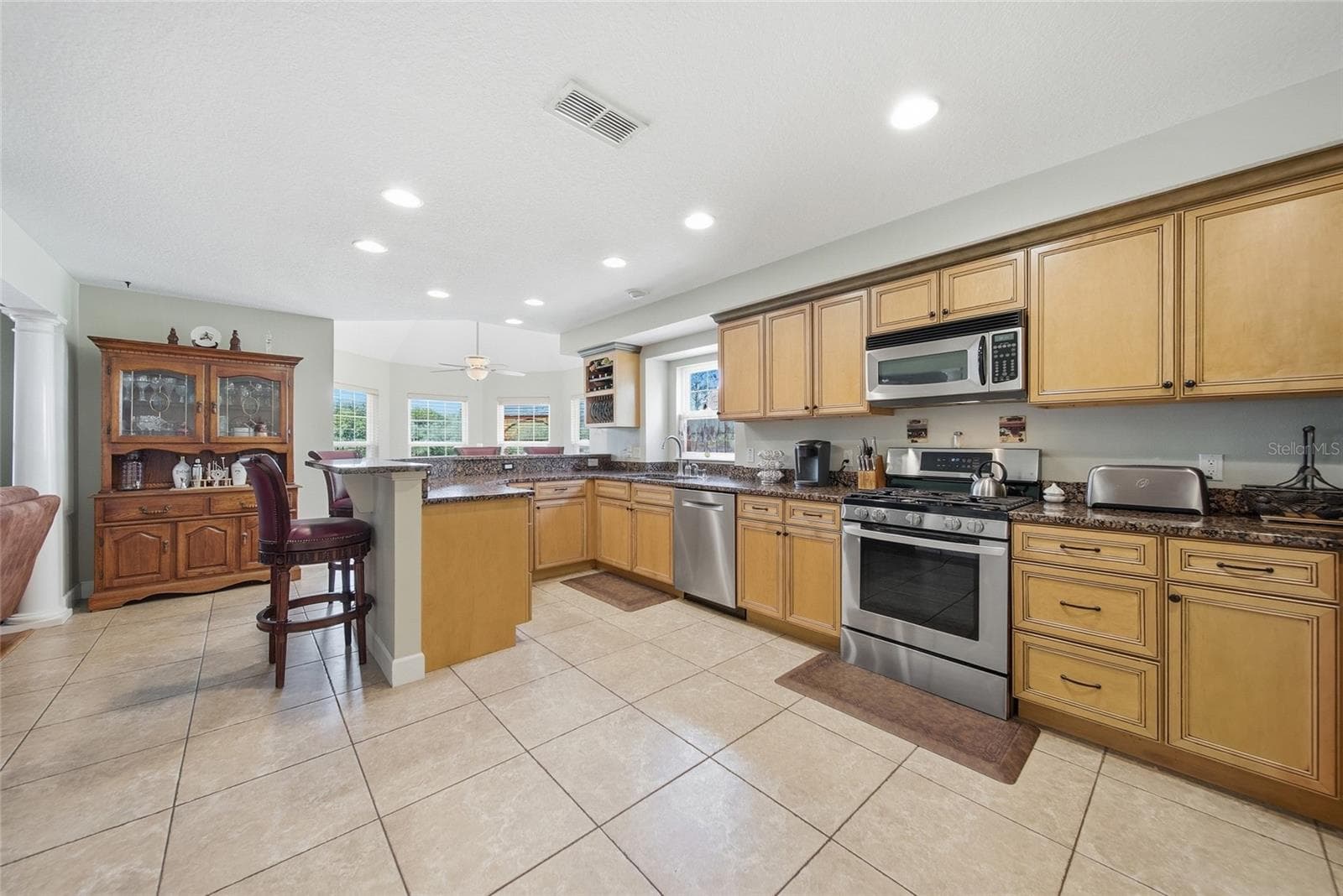 Single Family Residence at 32640 BLUEBERRY HILL WAY, DADE CITY, photo 8 of 43