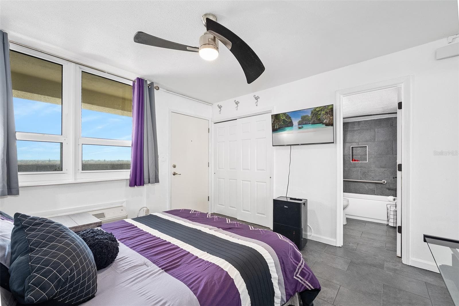 Window adds natural light - 701 S ATLANTIC AVE #516, DAYTONA BEACH