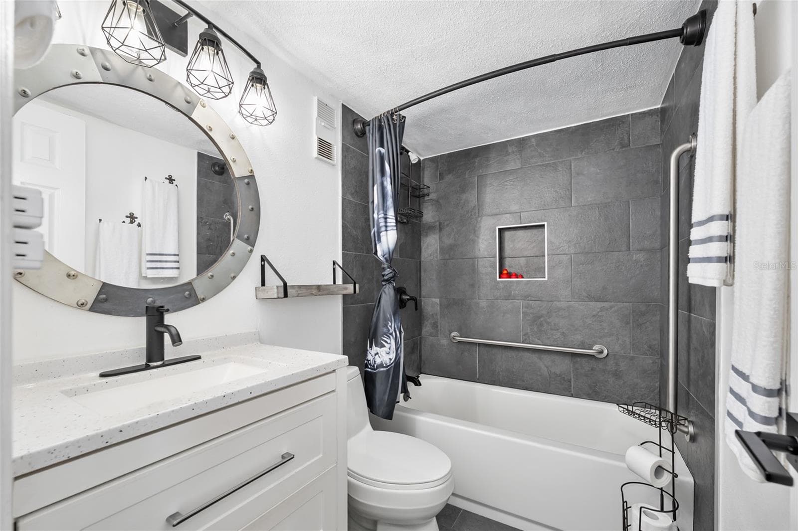 Beautifully updated - 701 S ATLANTIC AVE #516, DAYTONA BEACH
