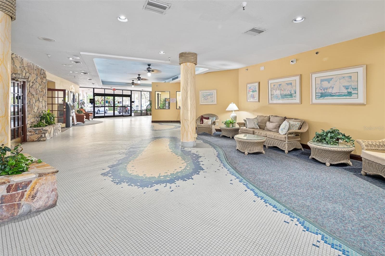 Lobby area - 701 S ATLANTIC AVE #516, DAYTONA BEACH