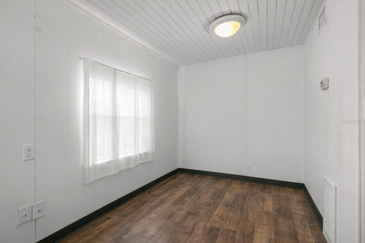 Office - 40945 BEACH, EUSTIS