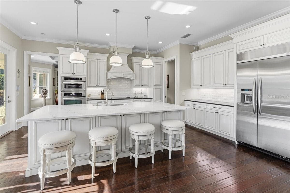 Luxury appliances - 10401 NW 153RD TER, ALACHUA