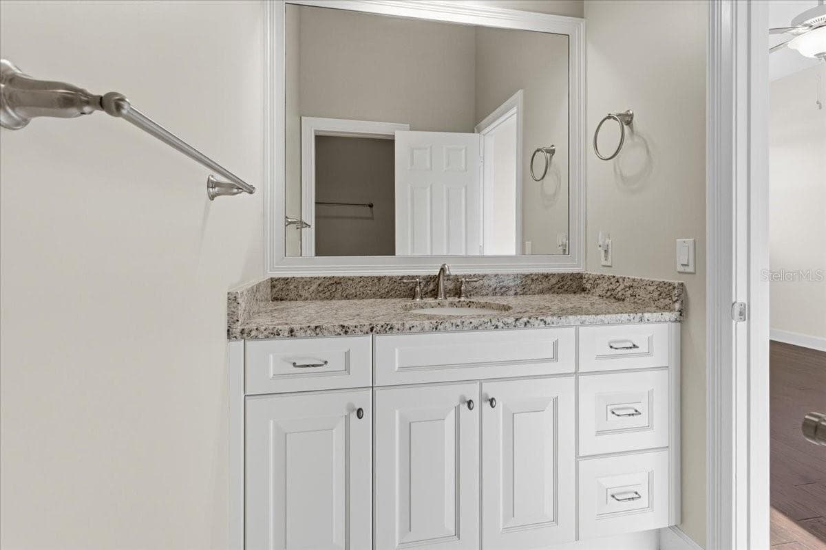 Jack & Jill bathroom (upstairs) - 10401 NW 153RD TER, ALACHUA
