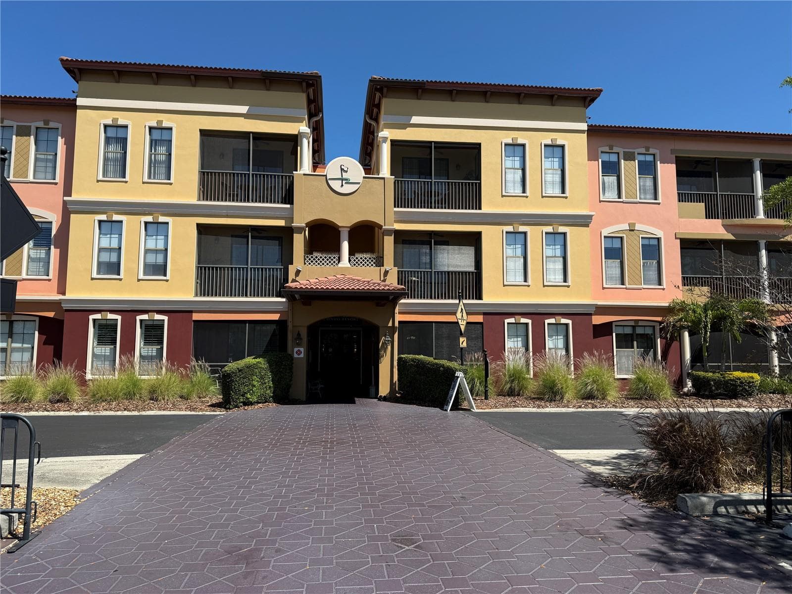 13941 CLUBHOUSE DR #208