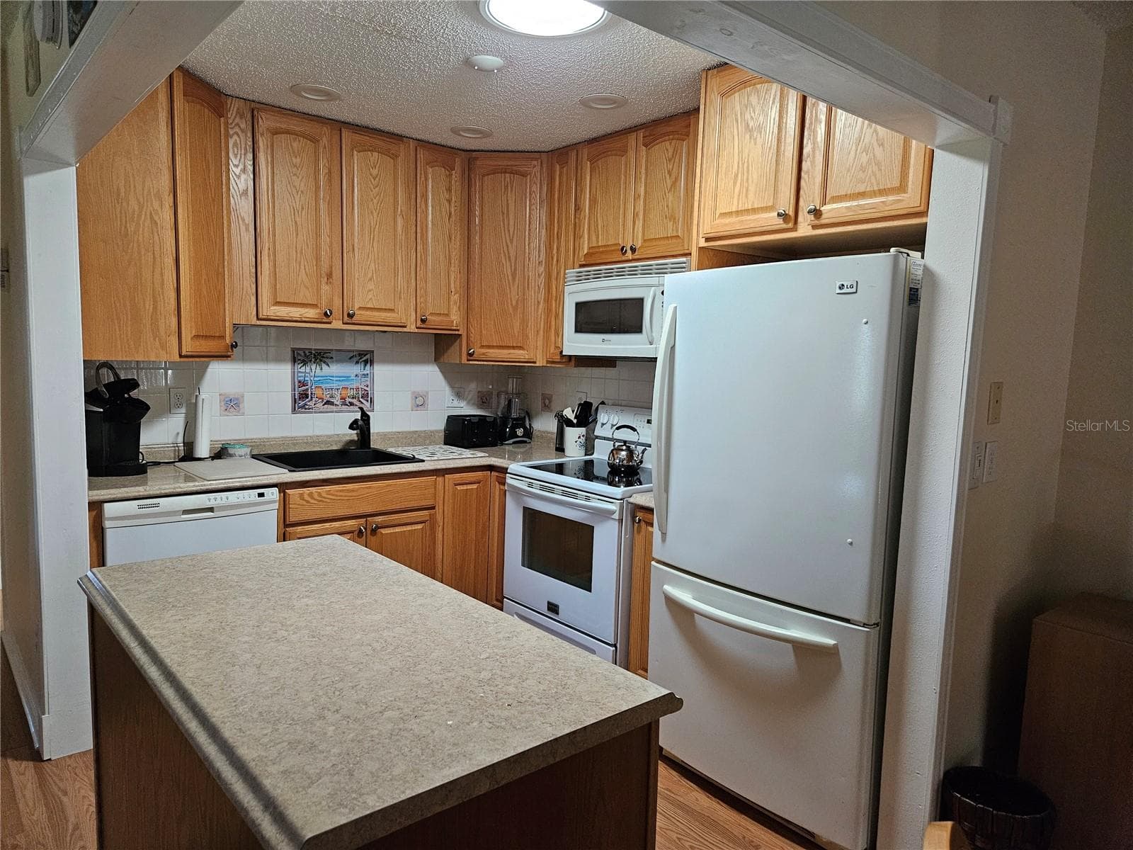 Kitchen has a solar tube - 1905 CANTERBURY LN #E-9, SUN CITY CENTER