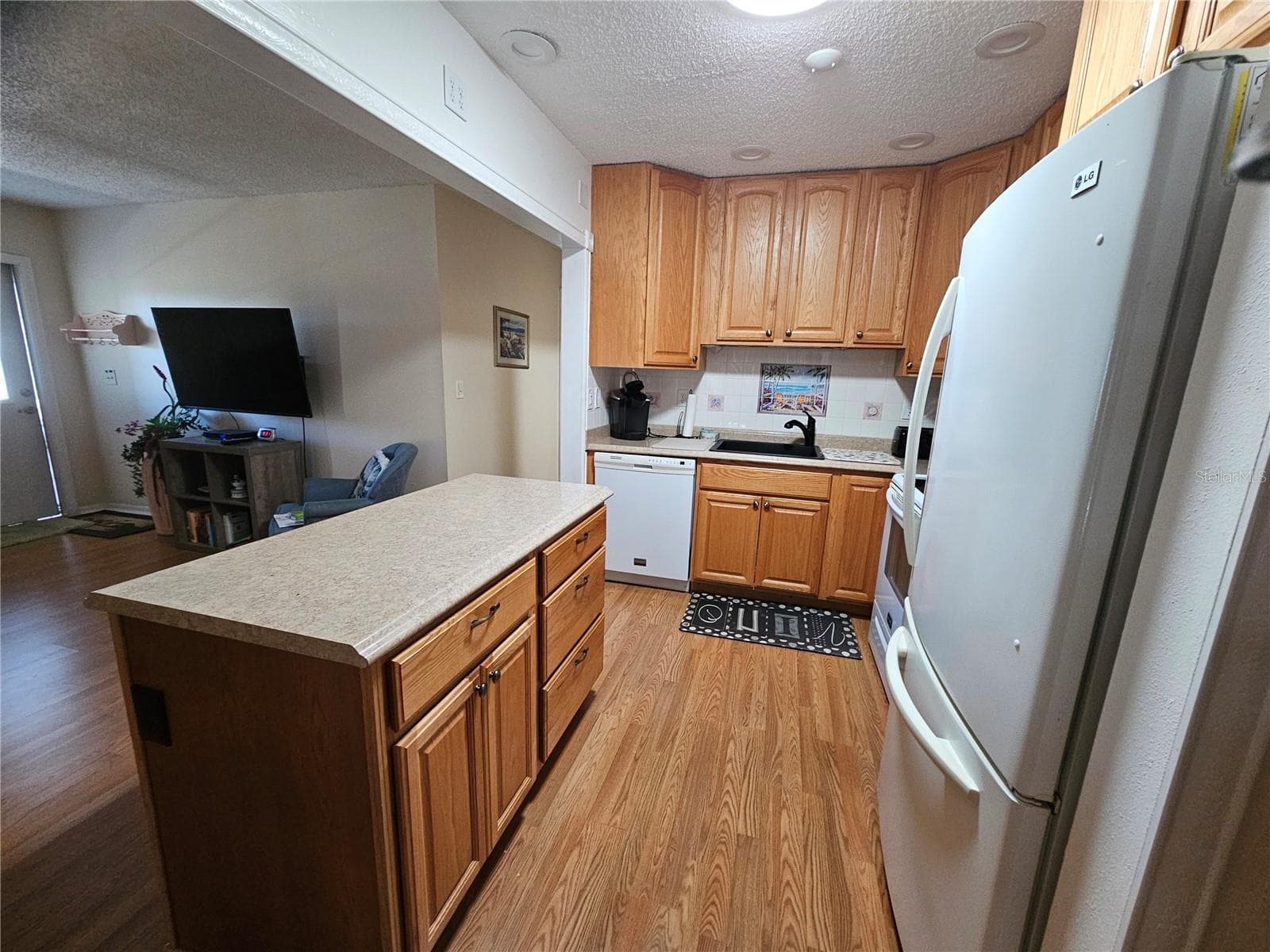 Kitchen Island - 1905 CANTERBURY LN #E-9, SUN CITY CENTER