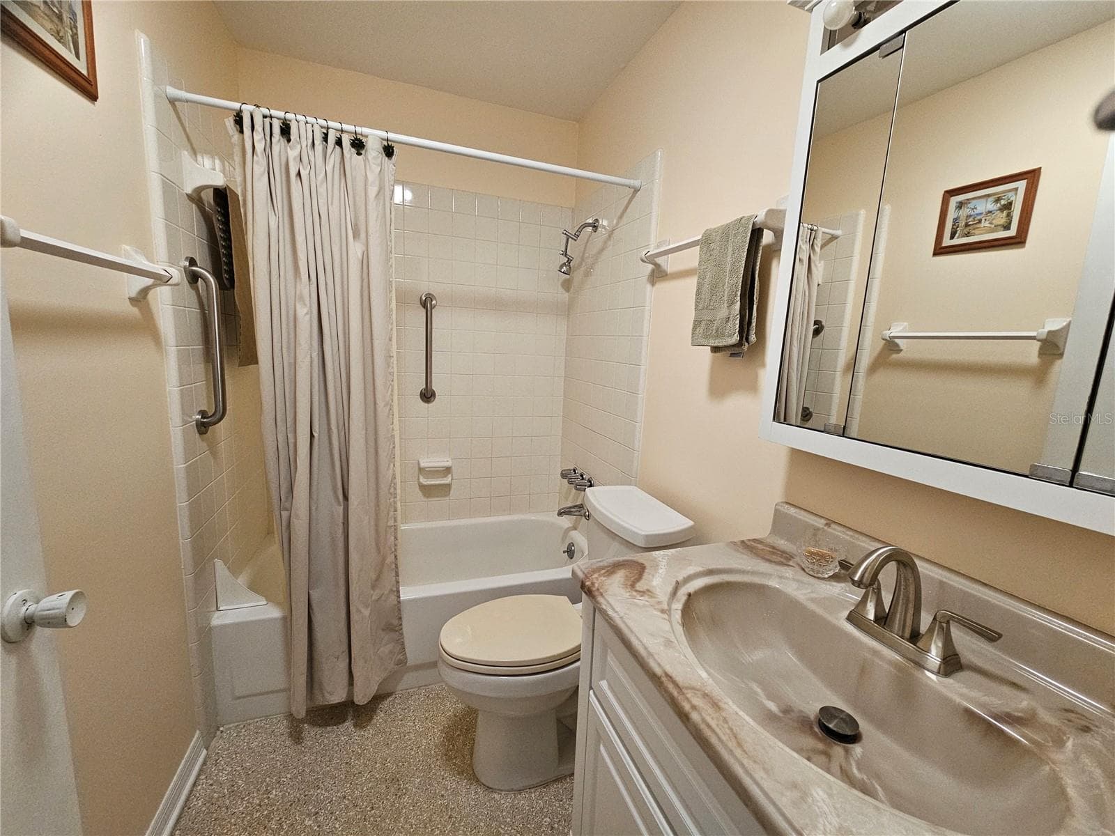 Guest Bathroom - 1905 CANTERBURY LN #E-9, SUN CITY CENTER