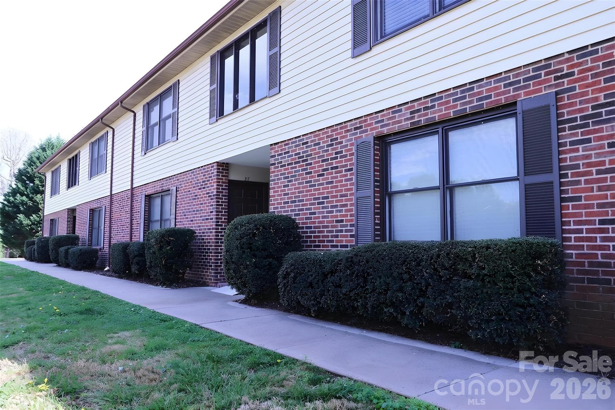 Condominium at Hickory, photo 2 of 20