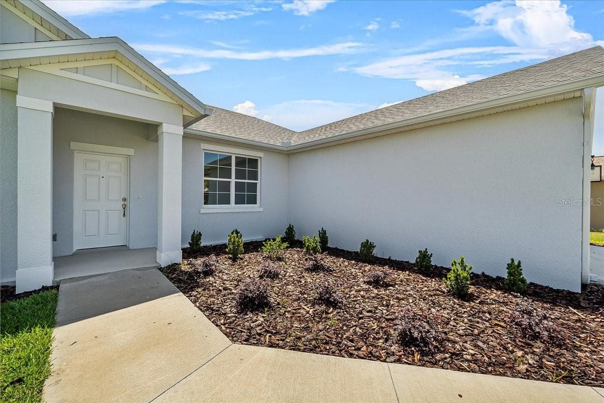 Single Family Residence at 4502 FAIRWAY OAKS DR, MULBERRY, photo 4 of 47
