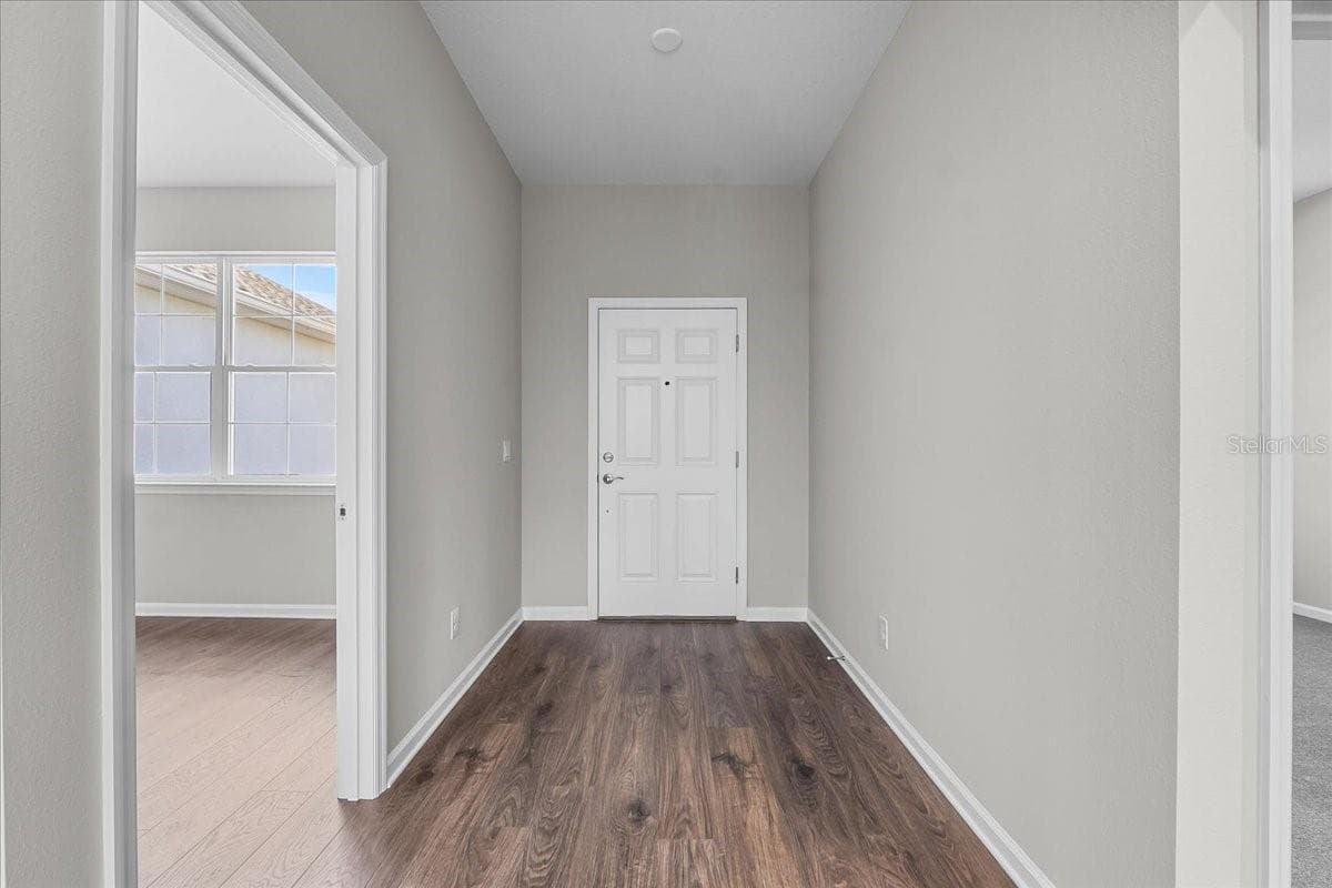 Single Family Residence at 4502 FAIRWAY OAKS DR, MULBERRY, photo 5 of 47