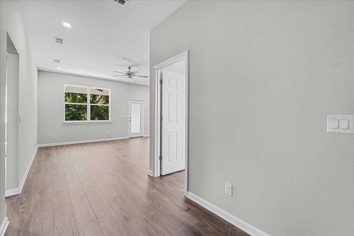 Single Family Residence at 4502 FAIRWAY OAKS DR, MULBERRY, photo 6 of 47