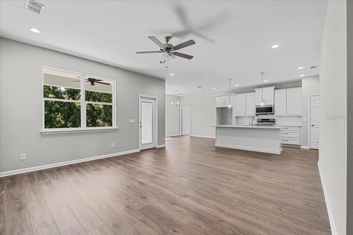 Great Room with Luxury Vinyl Plank Flooring - 4502 FAIRWAY OAKS DR, MULBERRY