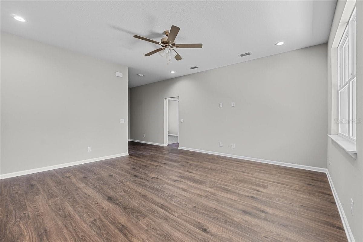 Single Family Residence at 4502 FAIRWAY OAKS DR, MULBERRY, photo 8 of 47