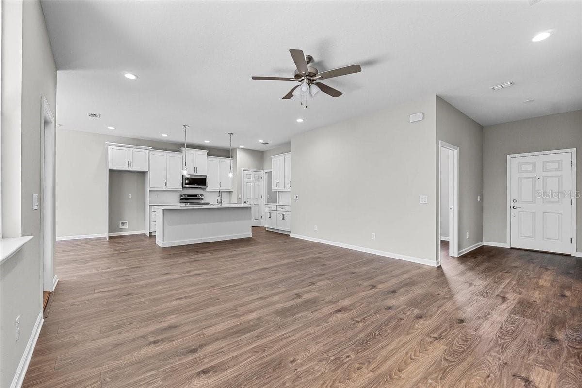 Single Family Residence at 4502 FAIRWAY OAKS DR, MULBERRY, photo 9 of 47