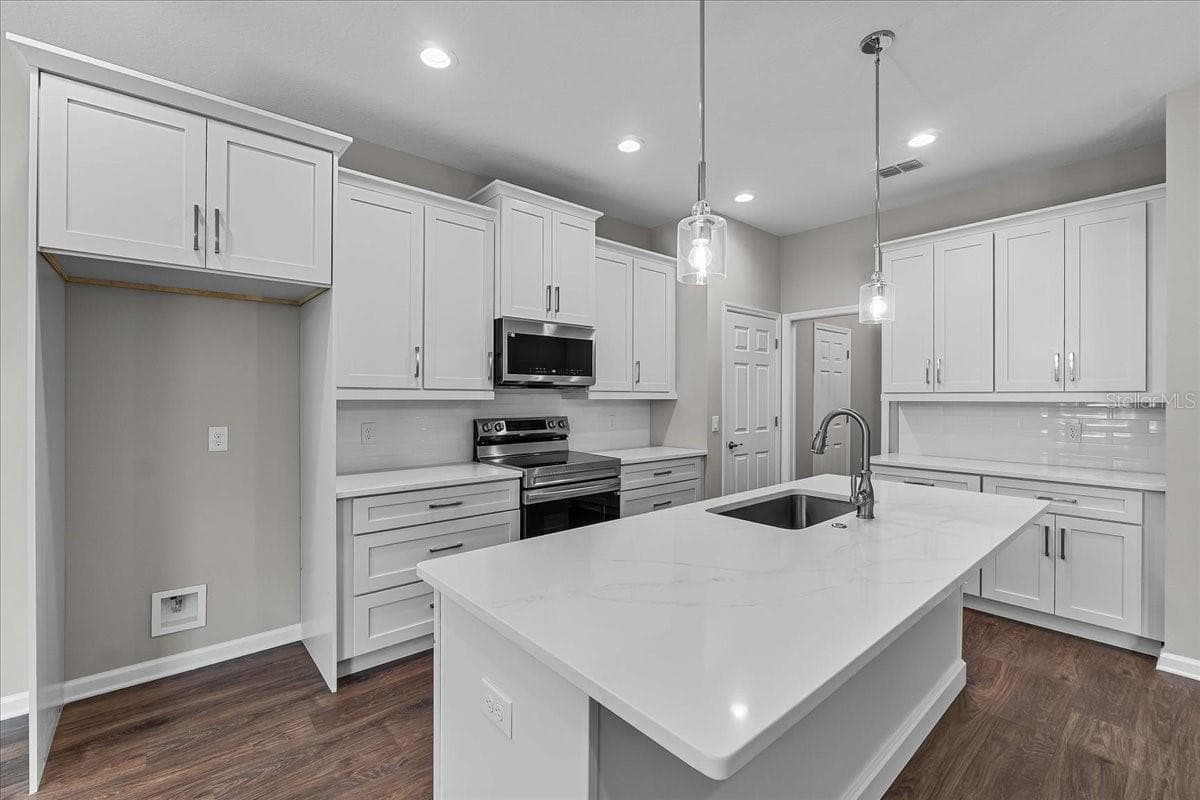 Single Family Residence at 4502 FAIRWAY OAKS DR, MULBERRY, photo 10 of 47