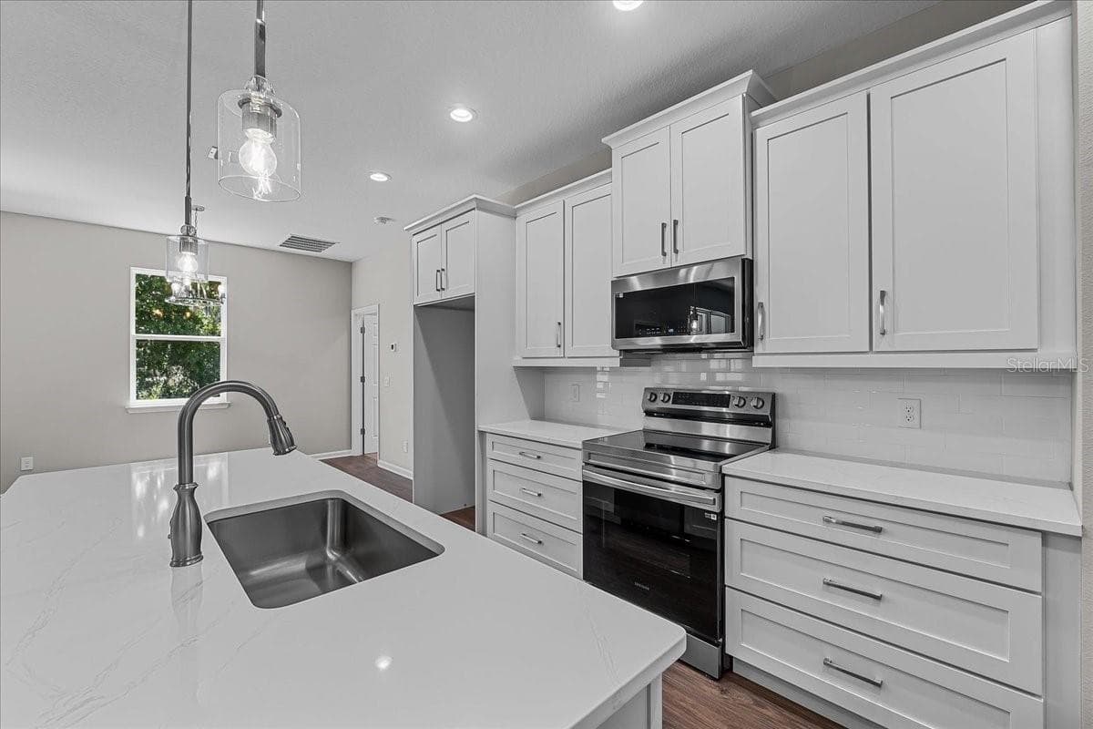 Single Family Residence at 4502 FAIRWAY OAKS DR, MULBERRY, photo 11 of 47