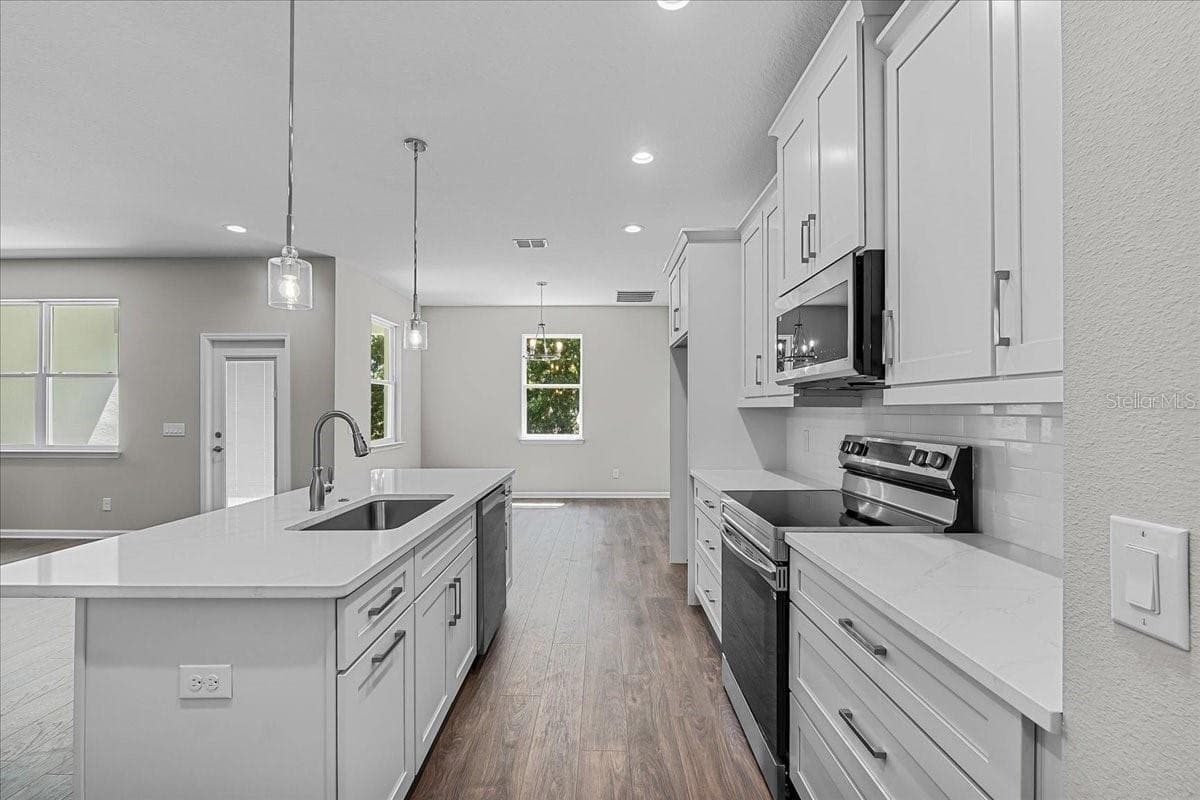 Single Family Residence at 4502 FAIRWAY OAKS DR, MULBERRY, photo 12 of 47