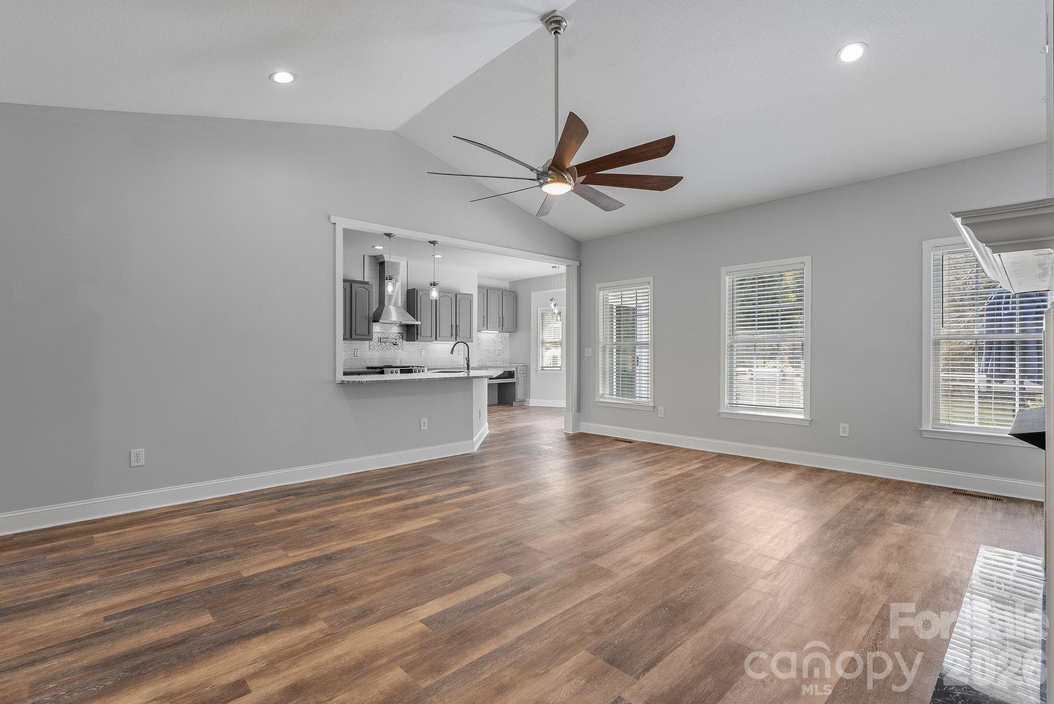 Single Family Residence at Hendersonville, photo 9 of 46