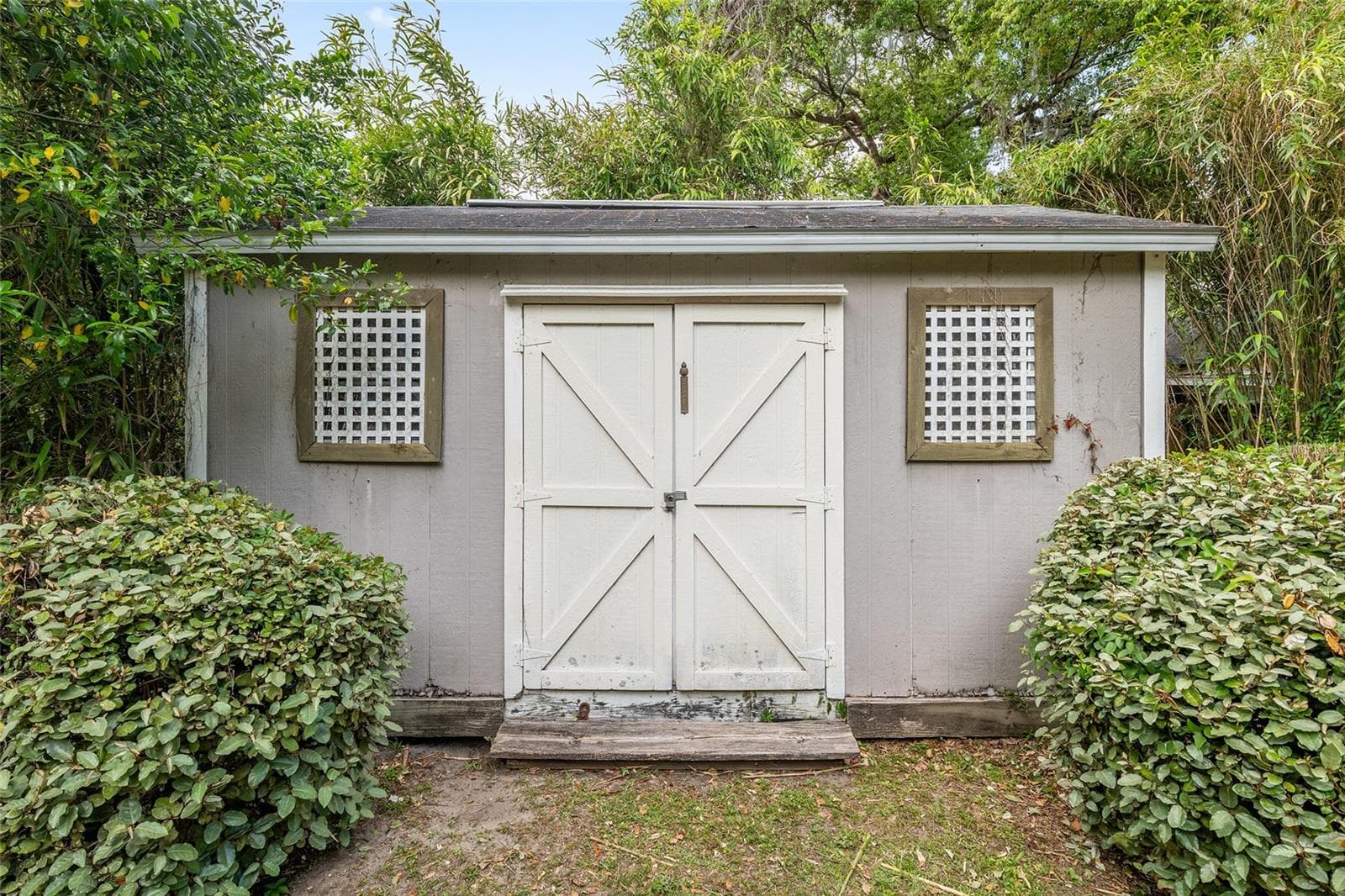 Storage Shed conveys with the property. - 721 SE 5TH ST, OCALA