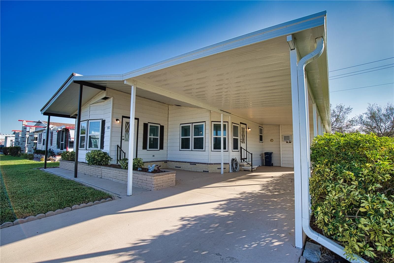 Manufactured Home at 424 TARDE LOGO CIR, NORTH PORT, photo 4 of 79