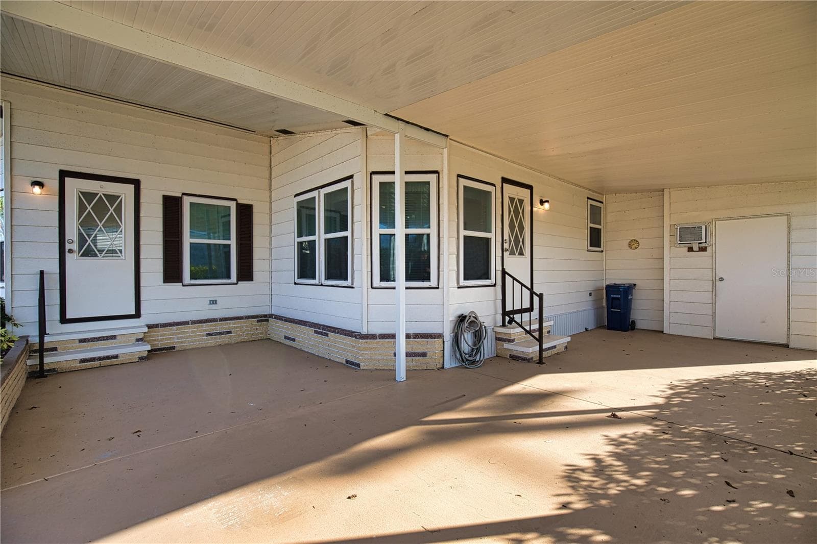 Manufactured Home at 424 TARDE LOGO CIR, NORTH PORT, photo 5 of 79