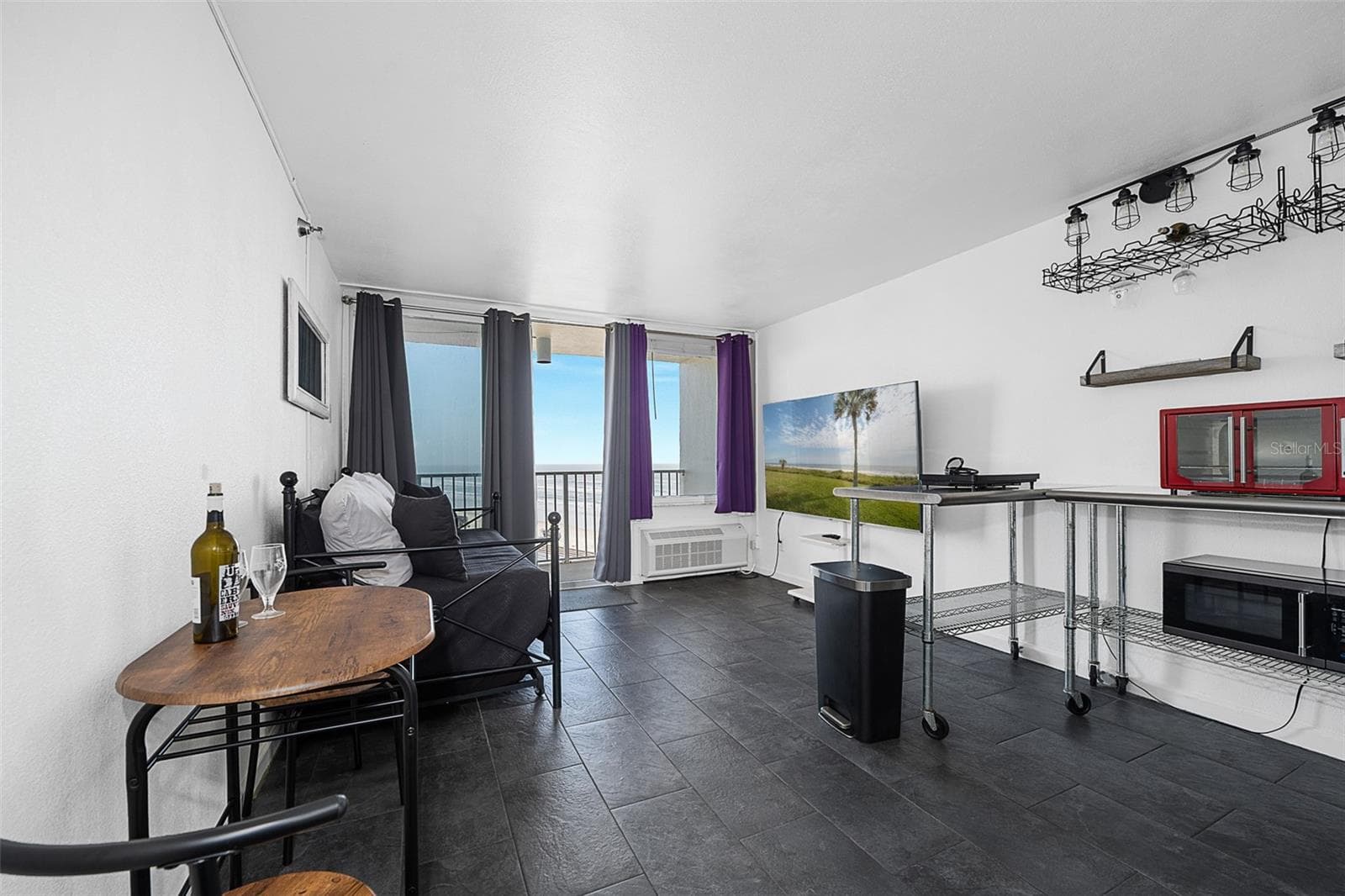 Natural lighting - 701 S ATLANTIC AVE #516, DAYTONA BEACH