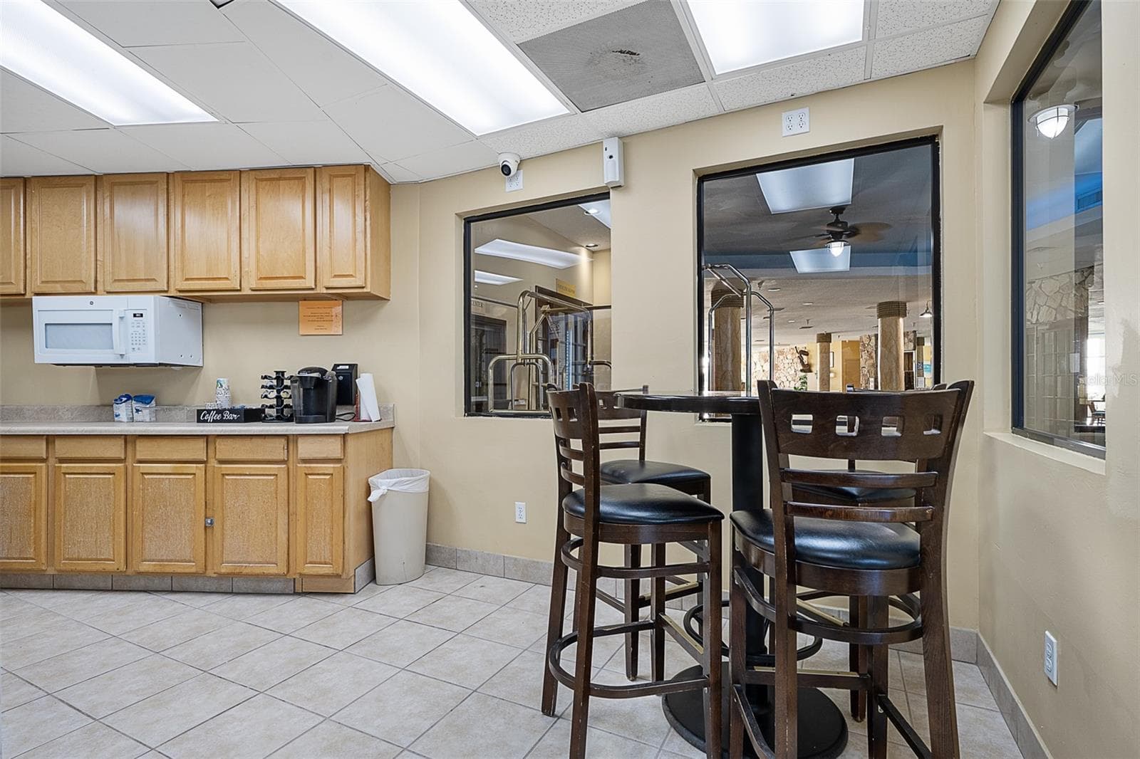 Community kitchen seating - 701 S ATLANTIC AVE #516, DAYTONA BEACH